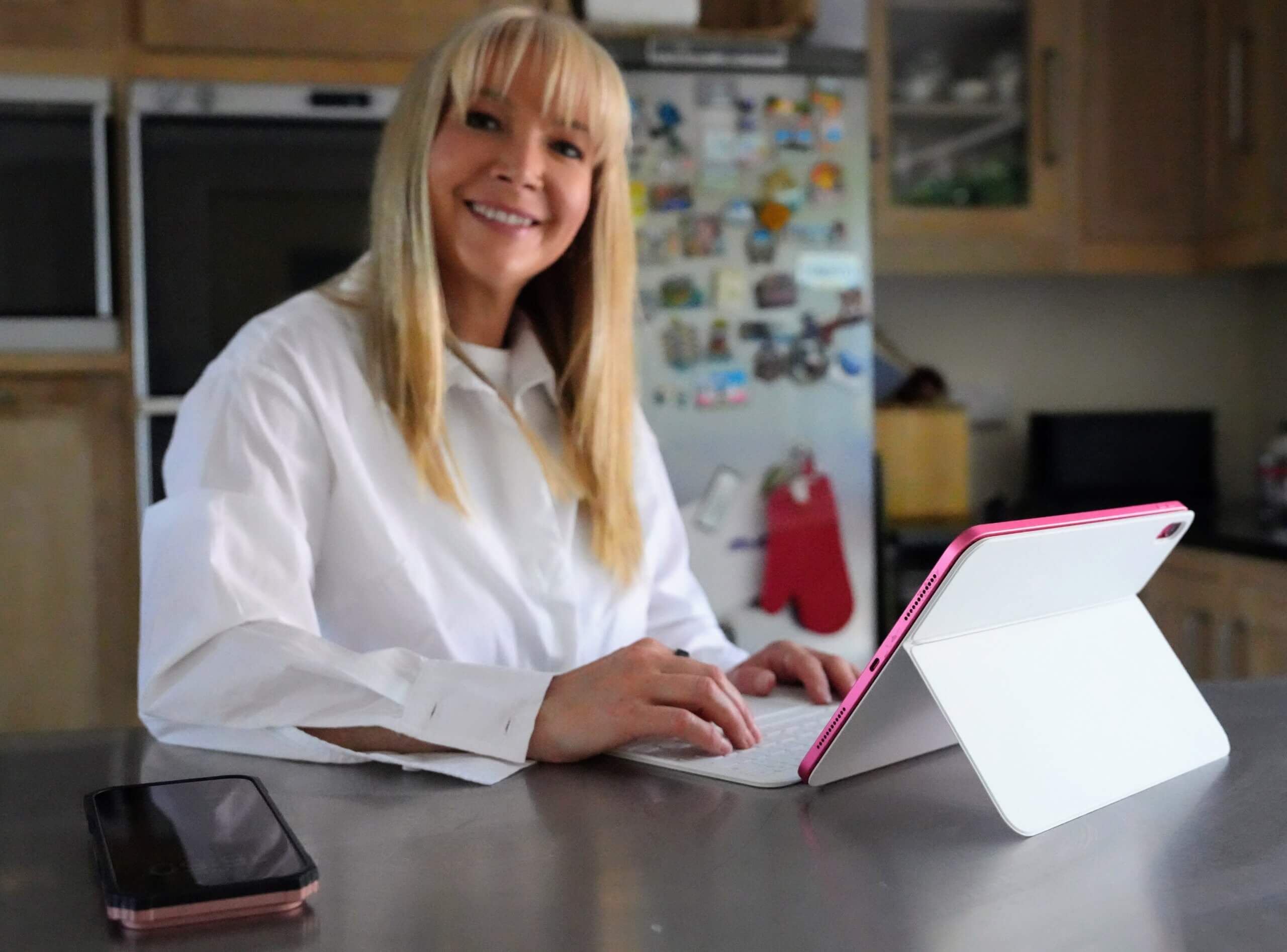 Becky Stone – Trauma-Informed Eating Disorder Therapist Canterbury Becky Stone, trauma-informed eating disorder therapist in Canterbury, supporting clients with eating disorders, body image concerns, emotional neglect and self-worth difficulties.