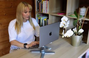 Rebecca Stone providing online ADHD coaching from her office in Canterbury.